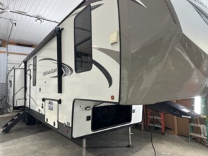 SOLD ’21 Wildwood Heritage Glenn 370BL