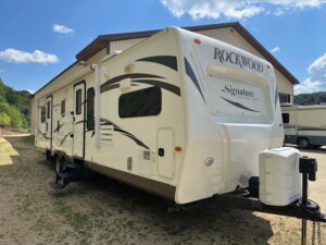 SOLD ’14 Rockwood Signature 8315BSS