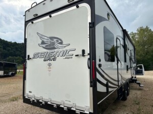 SOLD ’17 Jayco Seismic Wave 310 13ft Garage