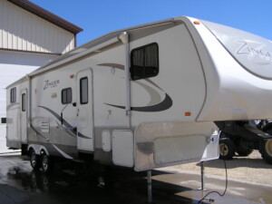 SOLD ’13 Zinger 31BH